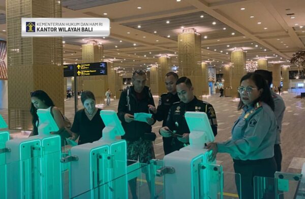 Kakanwil Kemenkumham Bali Tinjau Pemasangan Autogate Bandara Ngurah Rai