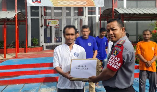 Lapas Banjarbaru Bagikan Hadiah bagi Pemenang Pertandingan Olahraga HBP Ke-60