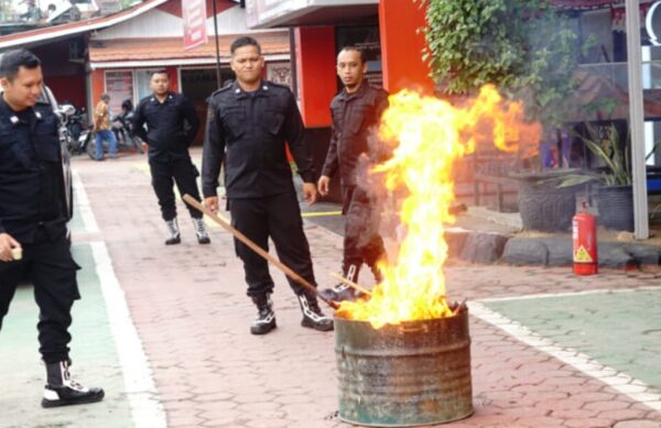 Kalapas Samarinda Hudi Ismono melalui Jajaran Lakukan Pemusnahan Barang Hasil Razia
