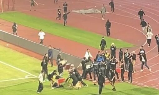 Kericuhan Warnai Kemenangan Persib atas Persija 2-0 di Stadion Si Jalak Harupat