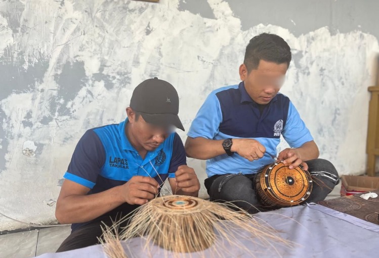 Produksi Songkok Anyam Lapas Takalar Meningkat, Sebulan Mencapai 40 Buah