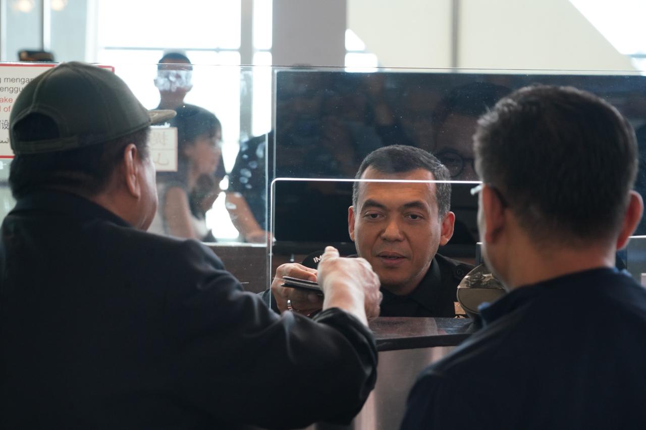 Dirjen Imigrasi Silmy Karim Terjun Langsung Jadi Petugas di Bandara Soekarno-Hatta: Rasakan Tantangan di Lapangan