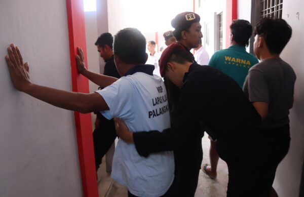 Deteksi Dini Gangguan Kamtib, Lapas Palangka Raya Gelar Razia Insidentil Kamar Hunian Warga Binaan