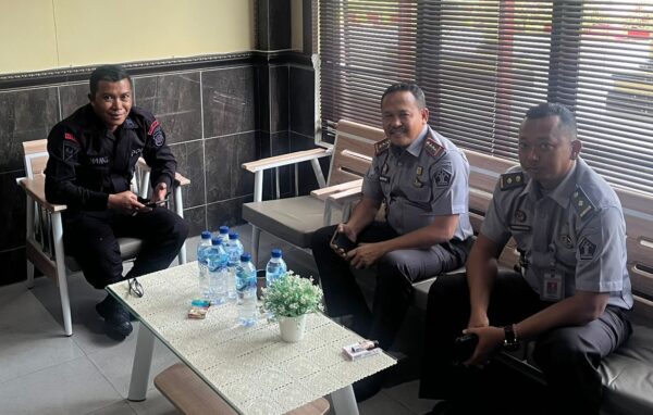 Perkuat Sinergitas, Kalapas Palangka Raya Silaturahmi ke Satbrimob Polda Kalteng