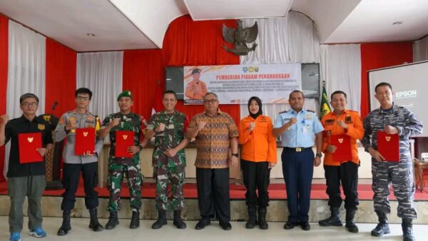 Unsur SAR Gabungan Kabupaten Sukabumi Dapat Penghargaan dari Basarnas