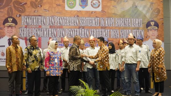 Kopi Robusta Lahat Terima Sertifikat Indikasi Geografis, Pendapatan Petani Diyakini Meningkat