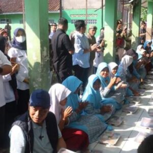 Bupati Sukabumi dampingi Menteri Koperasi Tinjau Program MBG di Warungkiara