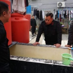 Deteksi Dini Gangguan Kamtib, Kalapas Samarinda Kontrol Area Brandgang dan Saluran Air