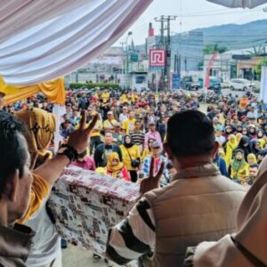 H. Andreas Hadir di Senam Sehat Ramayana Cibadak, Sambut Dukungan Warga Sukabumi