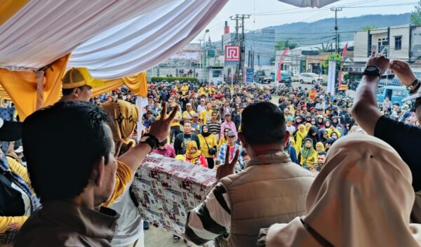 H. Andreas Hadir di Senam Sehat Ramayana Cibadak, Sambut Dukungan Warga Sukabumi