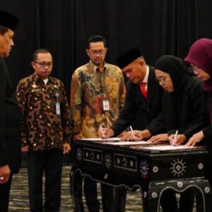 Kakanwil Kemenkumham Sulsel Lantik PPNS dan Notaris Pengganti