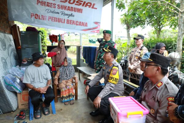 Kapolres Sukabumi Salurkan Bantuan kepada Warga Terdampak Longsor di Nagrak
