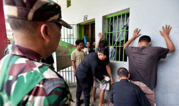 Komitmen Bebas Halinar, Lapas Lombok Barat Gelar Razia dan Tes Urine Warga Binaan