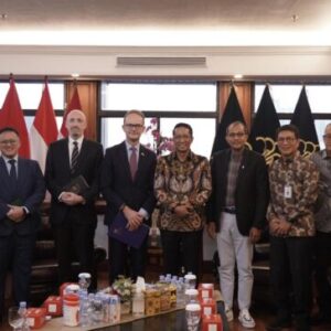 Menteri Hukum Terima Kunjungan Kehormatan Dubes Inggris, Jajaki Kerja Sama Hukum