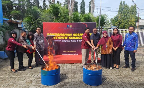 Pemusnahan Arsip Kantor Imigrasi Belawan