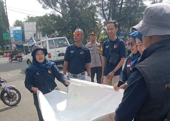 Penertiban APK Pilkada di Sukaraja Berlangsung Lancar dan Aman