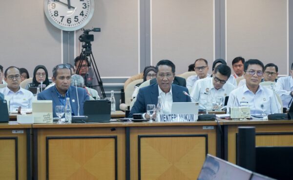 Raker Perdana dengan Komisi XIII DPR RI, Supratman Bahas Fokus Kerja Kementerian Hukum