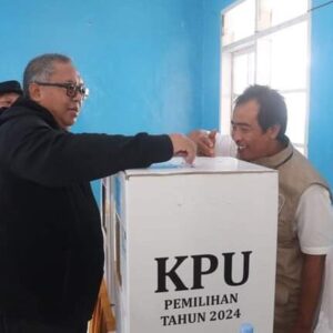 Salurkan Hak Pilihnya di TPS 2 Cimahpar Endah, Bupati Ajak Masyarakat Jaga Kondusivitas