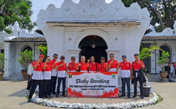 Study Banding PWRI Metro, Kunjungi DKIS Cirebon dan Lokasi Bersejarah