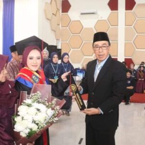 Wisuda STISIP Widyapuri: Sekda Tekankan SDM Unggul dan Peran Doa Orang Tua