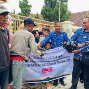 Imigrasi Padang Berbagi Makanan Bergizi, Wujud Kepedulian untuk Masyarakat