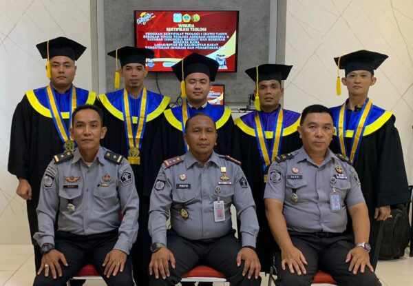 Lapas Singkawang Gelar Wisuda Diploma 1 Teologi bagi Lima Narapidana