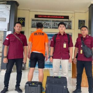 Tegas! Imigrasi Labuan Bajo Deportasi WNA Malaysia Langgar Batas Waktu Tinggal