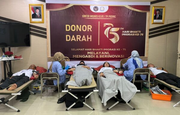 Donor Darah Sambut Hari Bhakti Imigrasi ke-75 di Padang