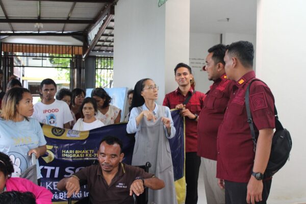 Imigrasi Labuan Bajo Berbakti: Kunjungi Rumah Kasih Kkottongnae untuk Berbagi