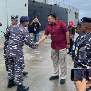 Perkuat Sinergi dengan TNI AL. Imigrasi Labuan Bajo Sambut Kedatangan KRI Teluk Banten-516