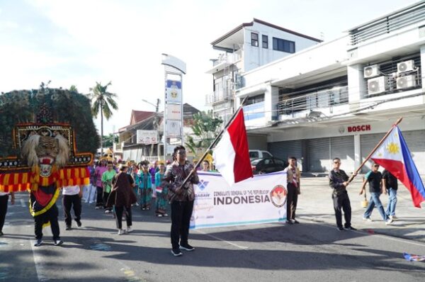 diplomasi-seni-budaya-indonesia-bersinar-di-pawai-hut-kota-davao-ke-88