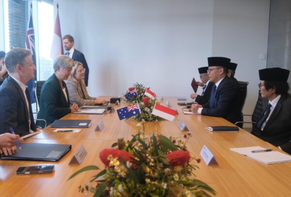 menlu-sugiono-bahas-kemitraan-strategis-dengan-australia-fokus-pada-ekonomi-dan-keamanan