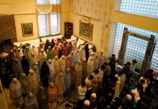 lebaran-di-perantauan-kbri-bucharest-gelar-sholat-ied-dan-halal-bihalal-untuk-wni-di-rumania