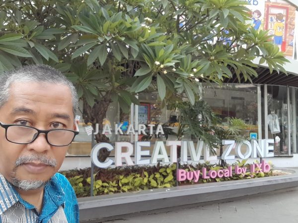 Mantan Kepala Divisi Imigrasi Kanwil Kemenkumham Sulawesi Selatan, Dodi Karnida HA., dalam sejumlah opininya menegaskan bahwa pengendalian paspor dapat menjadi senjata ampuh memberantas jaringan online scam yang menjerat WNI.