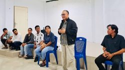 Firman Jaya Daeli berdiskusi dengan Ketua Pengadilan Tinggi Maluku