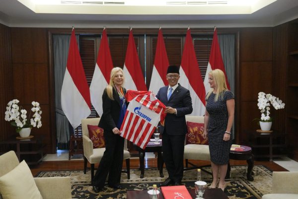 Menlu RI Sugiono bersama Duta Besar Serbia di Jakarta