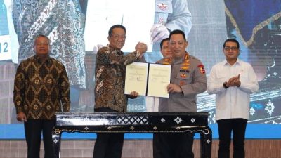 Menteri Hukum Supratman Andi Agtas saat penandatanganan nota kesepahaman dengan kementerian lain