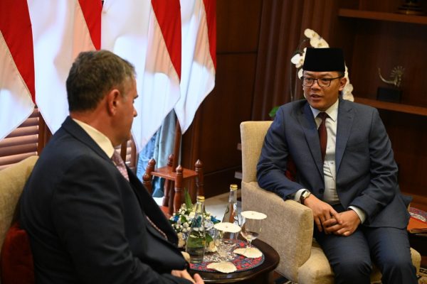 Pertemuan Menteri Luar Negeri RI dan Duta Besar Rumania di Jakarta