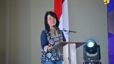 Wamen Diana Kusumastuti menyampaikan pidato di forum CENS-UI 2025