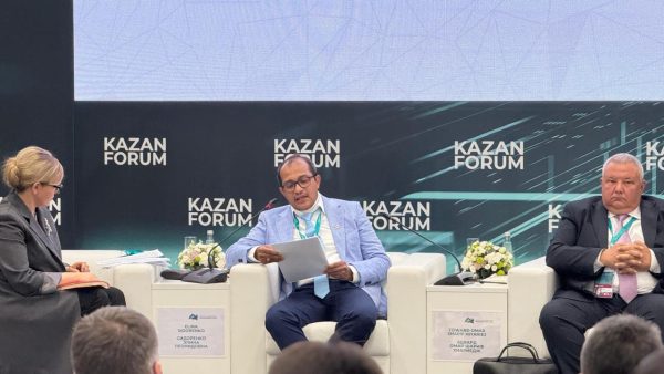 Wakil Menteri Hukum Edward O. S. Hiariej berbicara di Forum Ekonomi Internasional Rusia