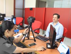 Mulai 29 Mei, WNA Wajib Foto & Wawancara saat Perpanjang Izin Tinggal di Indonesia