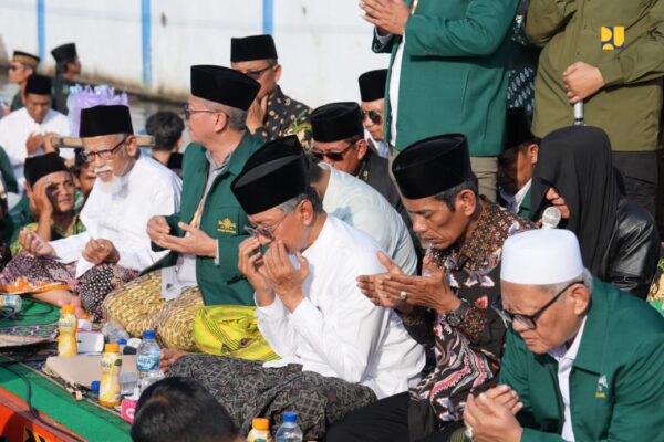 "Menteri PU Dody Hanggodo saat menghadiri istighosah dan meninjau banjir rob di Demak"