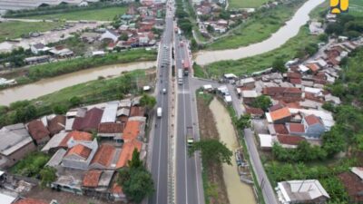 Pembangunan jalan nasional di Indonesia oleh Kementerian PU untuk mendukung konektivitas antarwilayah
