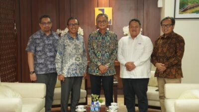 Menteri PU Dody Hanggodo dan Ketua Umum Perpamsi Arief Wisnu Cahyono saat audiensi di Jakarta