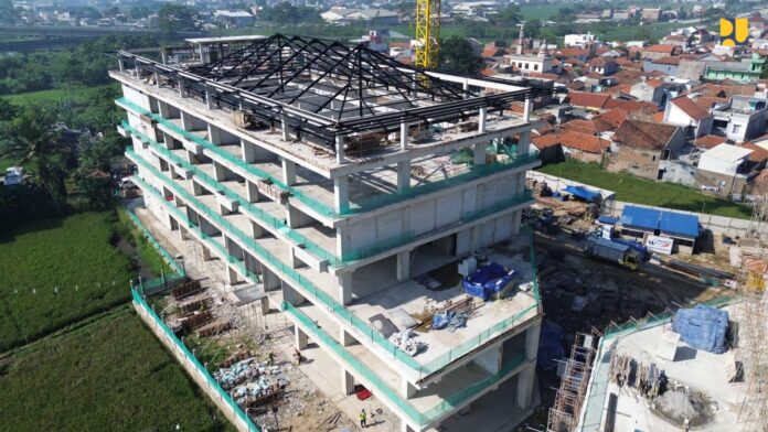 Progres pembangunan gedung Universitas Persatuan Islam (Unipi) Persis Bandung