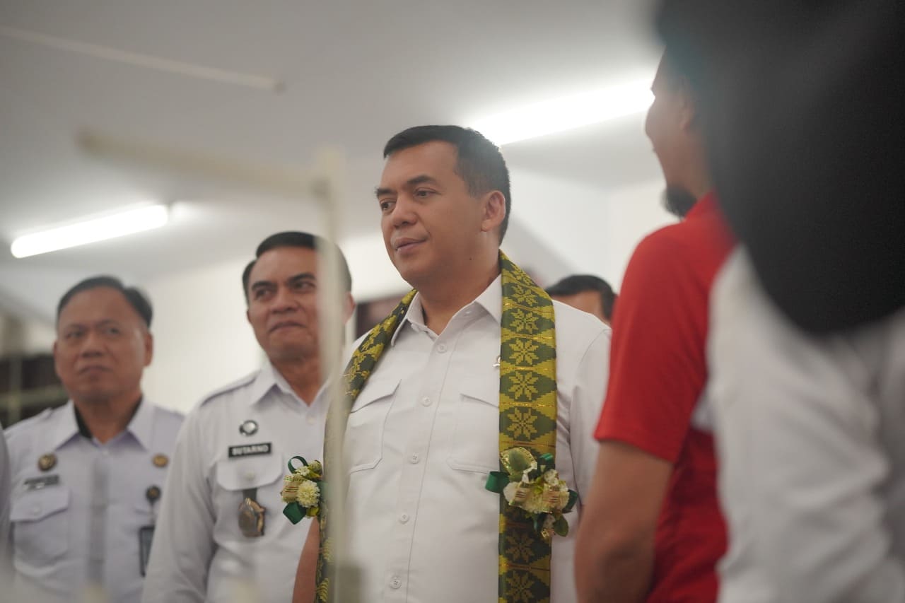 Wakil Menteri Silmy Karim memberikan arahan kepada jajaran pemasyarakatan di Lapas Kelas I Makassar