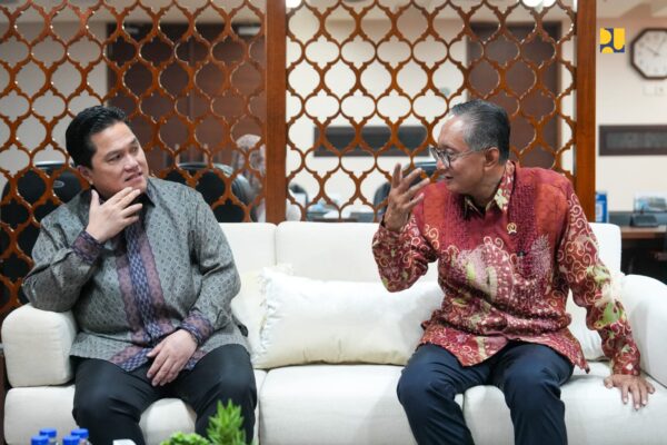 Menteri PU Dody Hanggodo dan Erick Thohir dalam pertemuan membahas pembangunan stadion