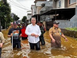 Banjir Belum Surut di Pondok Maharta, Wali Kota Tangsel Turun Langsung dan Kerahkan Pompa Air