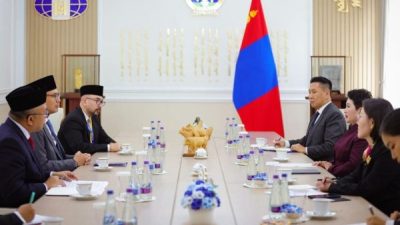 Wamenlu RI Arrmanatha C. Nasir bertemu Menlu Mongolia dan pejabat Singapura di Forum FEALAC 2025