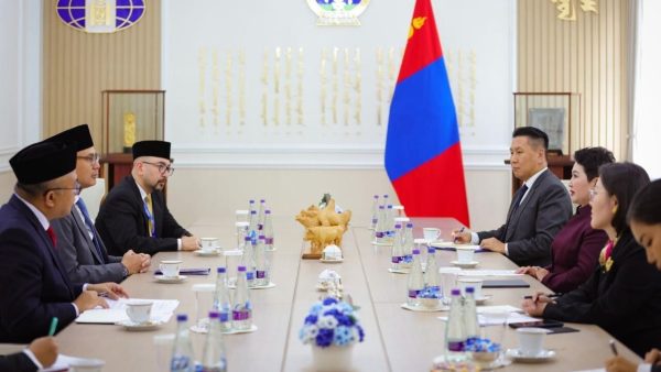 Wamenlu RI Arrmanatha C. Nasir bertemu Menlu Mongolia dan pejabat Singapura di Forum FEALAC 2025